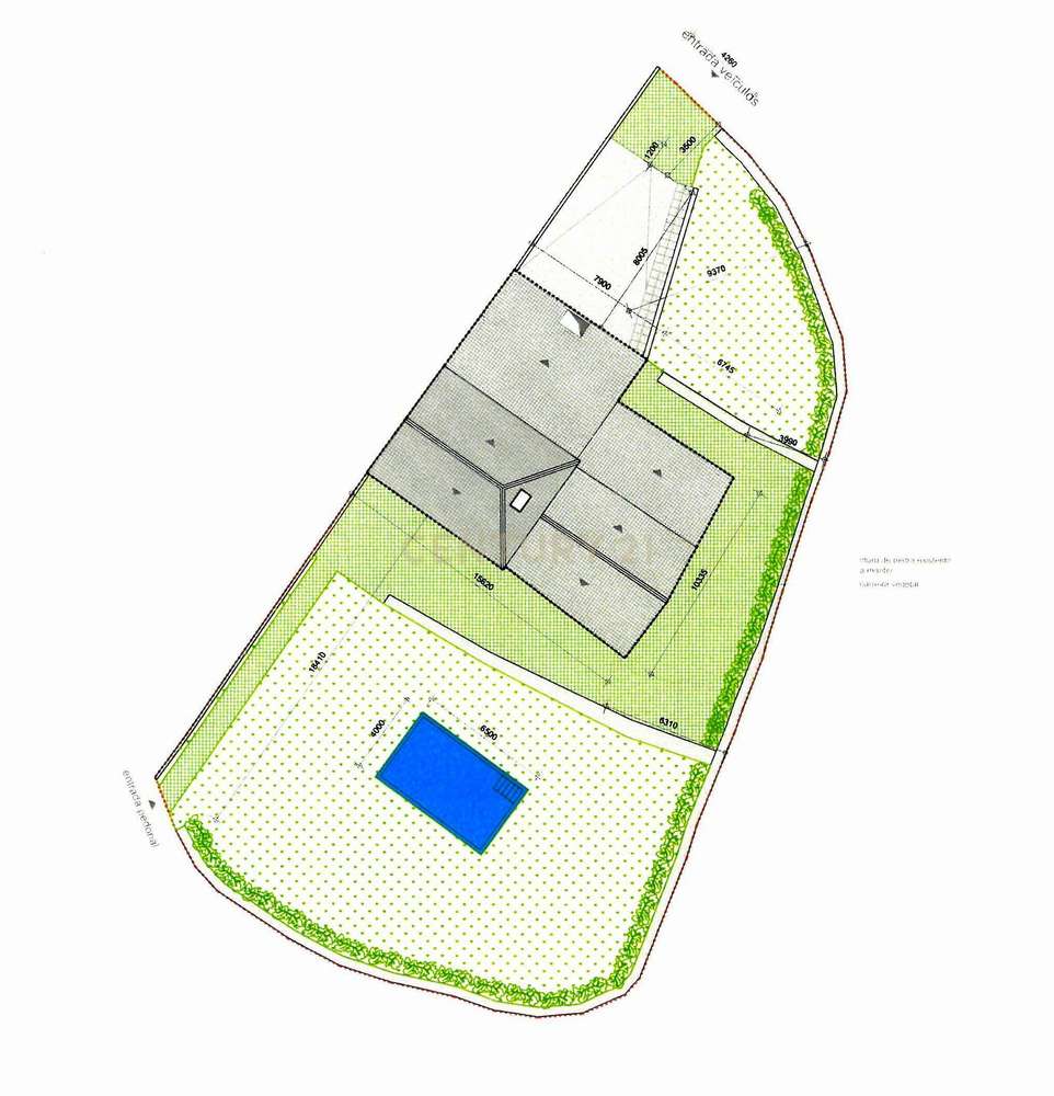 Terreno Urbano com ruína e projeto aprovado para uma moradia T4 na Mou-11