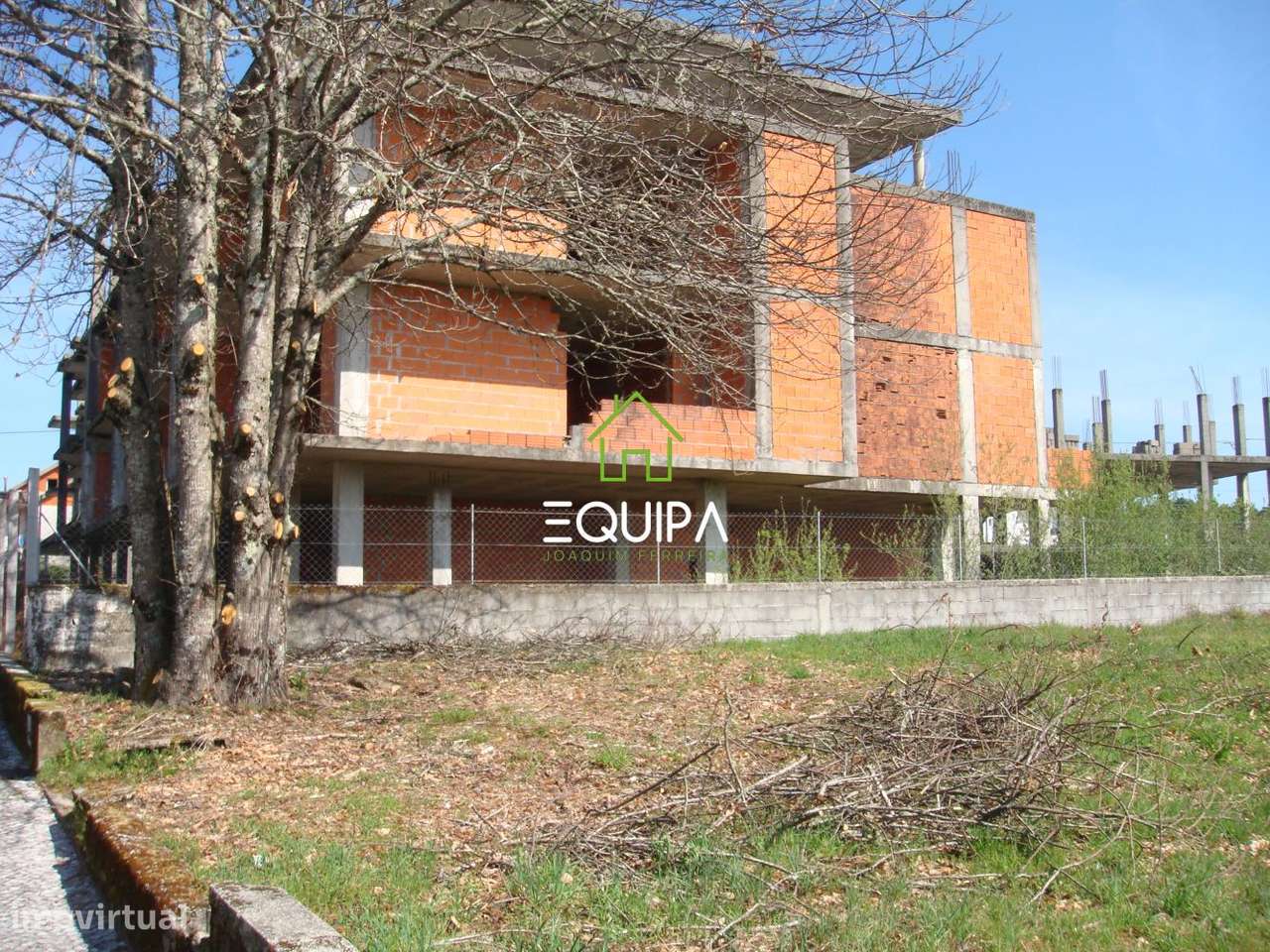 Prédio em Construção em Vila Nova de Paiva - Viseu - Em Frente a EB-7