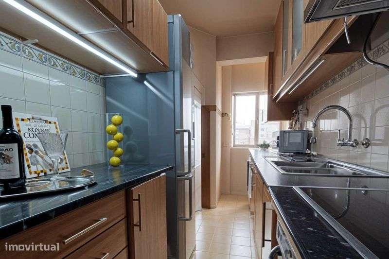 T3 com vista desafogada na melhor zona de São Marcos - Grande imagem: 4/10