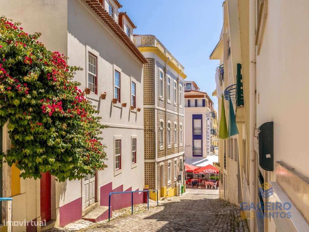 Apartamento Único com Charme Histórico e Conforto Moderno a Passos ...-48