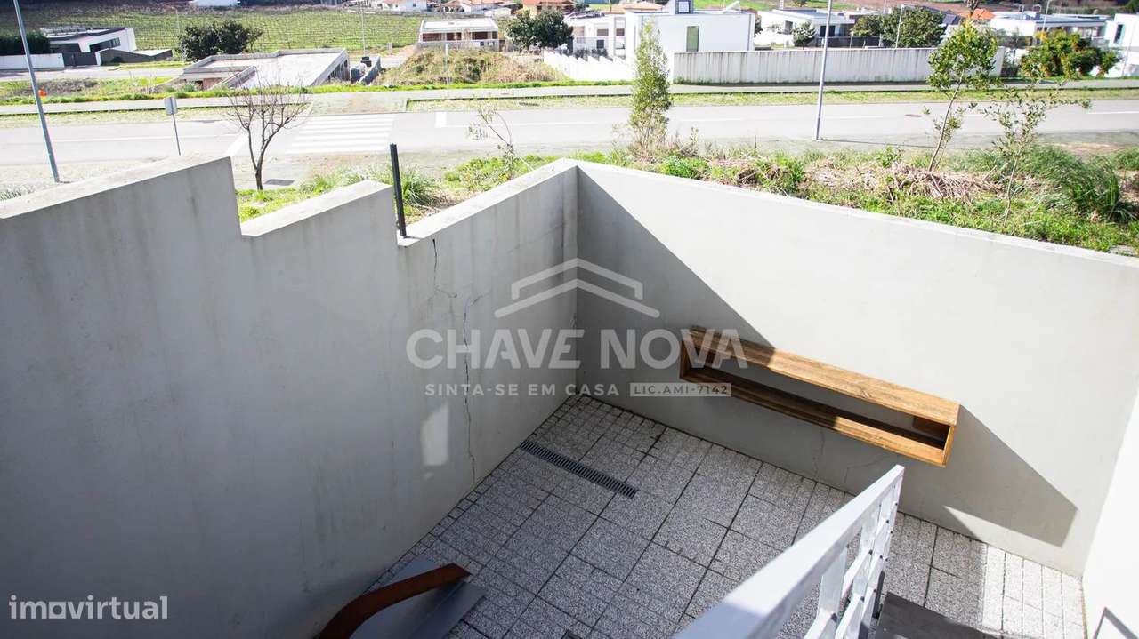 Moradia em banda T3 c/3 frentes em São Jão de Ver-17