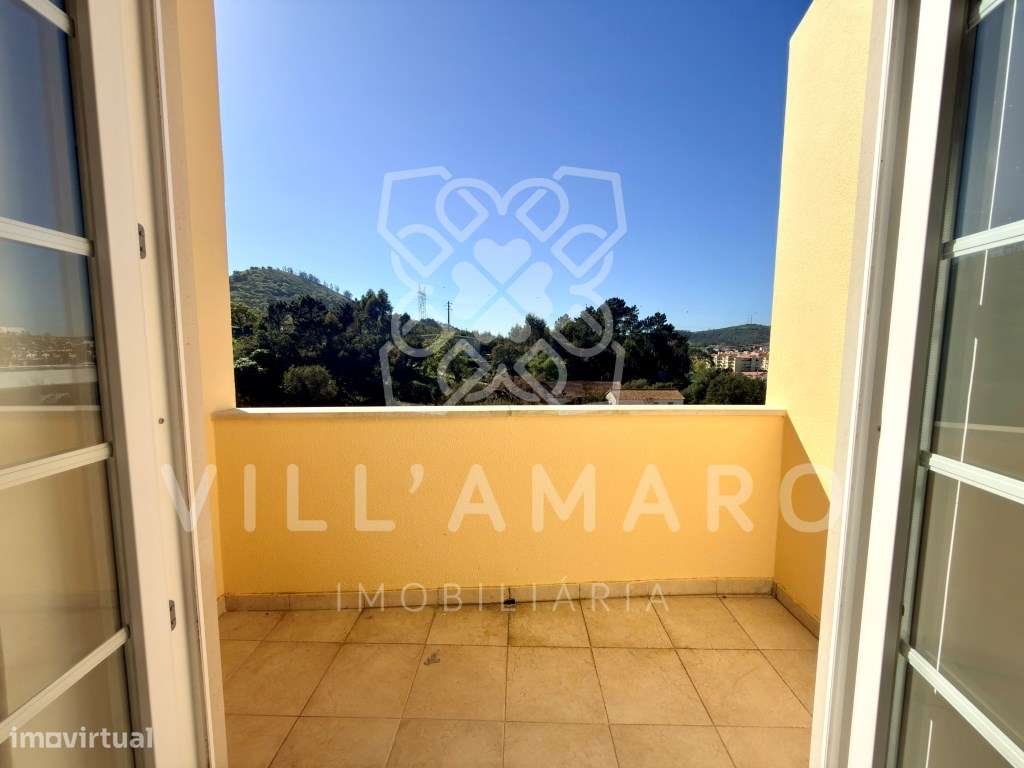 Apartamento T3 com Varanda, Arrecadação e Parqueamento-19