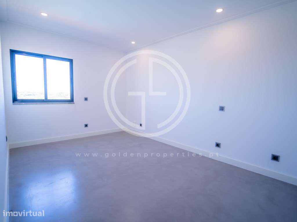 Invista na sua casa de sonho! Moradia T5 em Quarteira, perto da Pra...-36