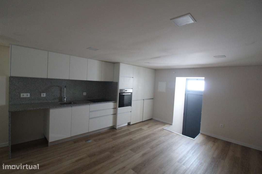 Moradia T1 geminada em Paços de Brandão - Grande imagem: 3/11