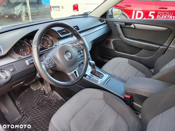 Volkswagen Passat 2.0 TDI Comfortline DSG - 10