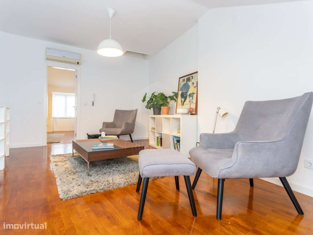 Predio no centro historico do seixal-29