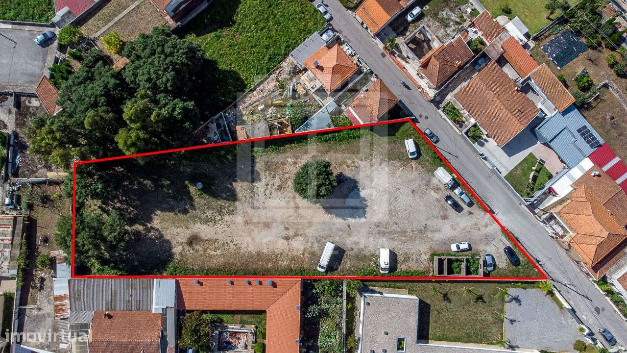 Terreno com 3.000 m2 no centro de Lourosa, S. M. Feira - Grande imagem: 2/15