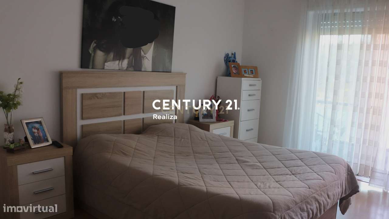 Apartamento T2 em Valongo com Garagem e Varandas-14