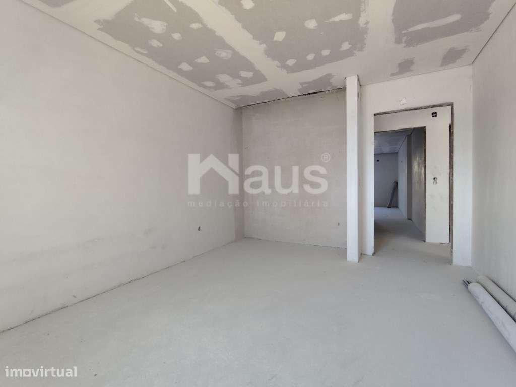 T3 com parqueamento em fase de construção - Conclusão prevista Maio... - Grande imagem: 4/10