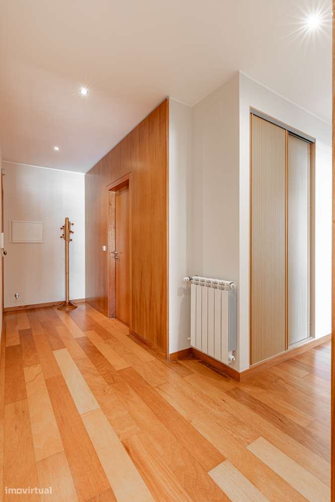 Fantástico T2 com terraço privado e lugar de garagem-8