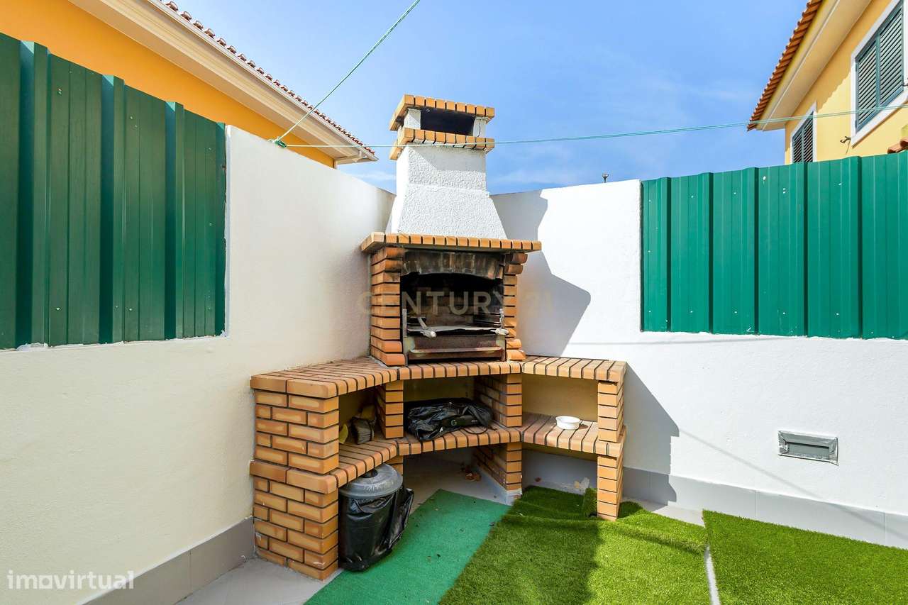 Moradia em Banda T3+1 com quintal e garagem em Zona Tranquila – Bacelo-7