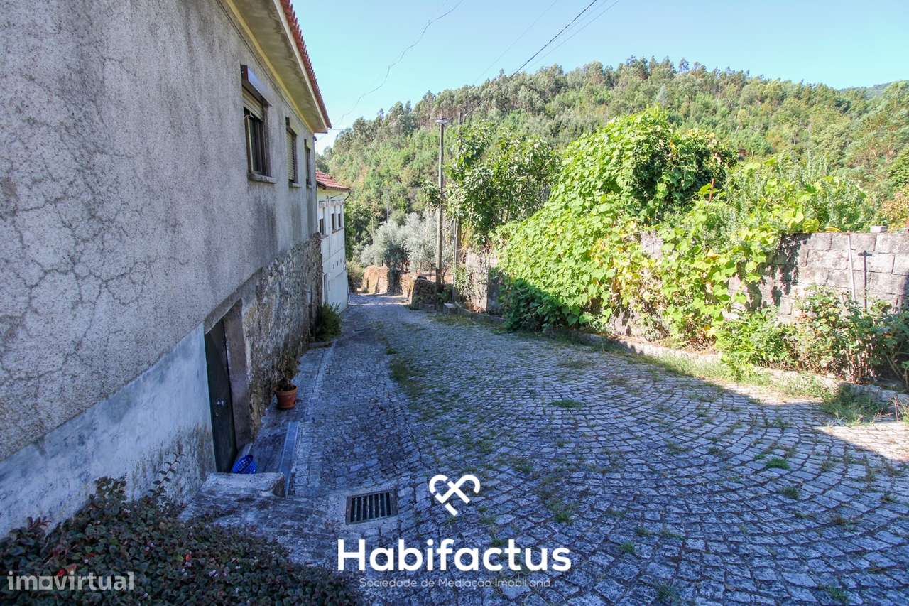Moradia T4 com Potencial – Santiago de Besteiros (Tondela) - Grande imagem: 4/42