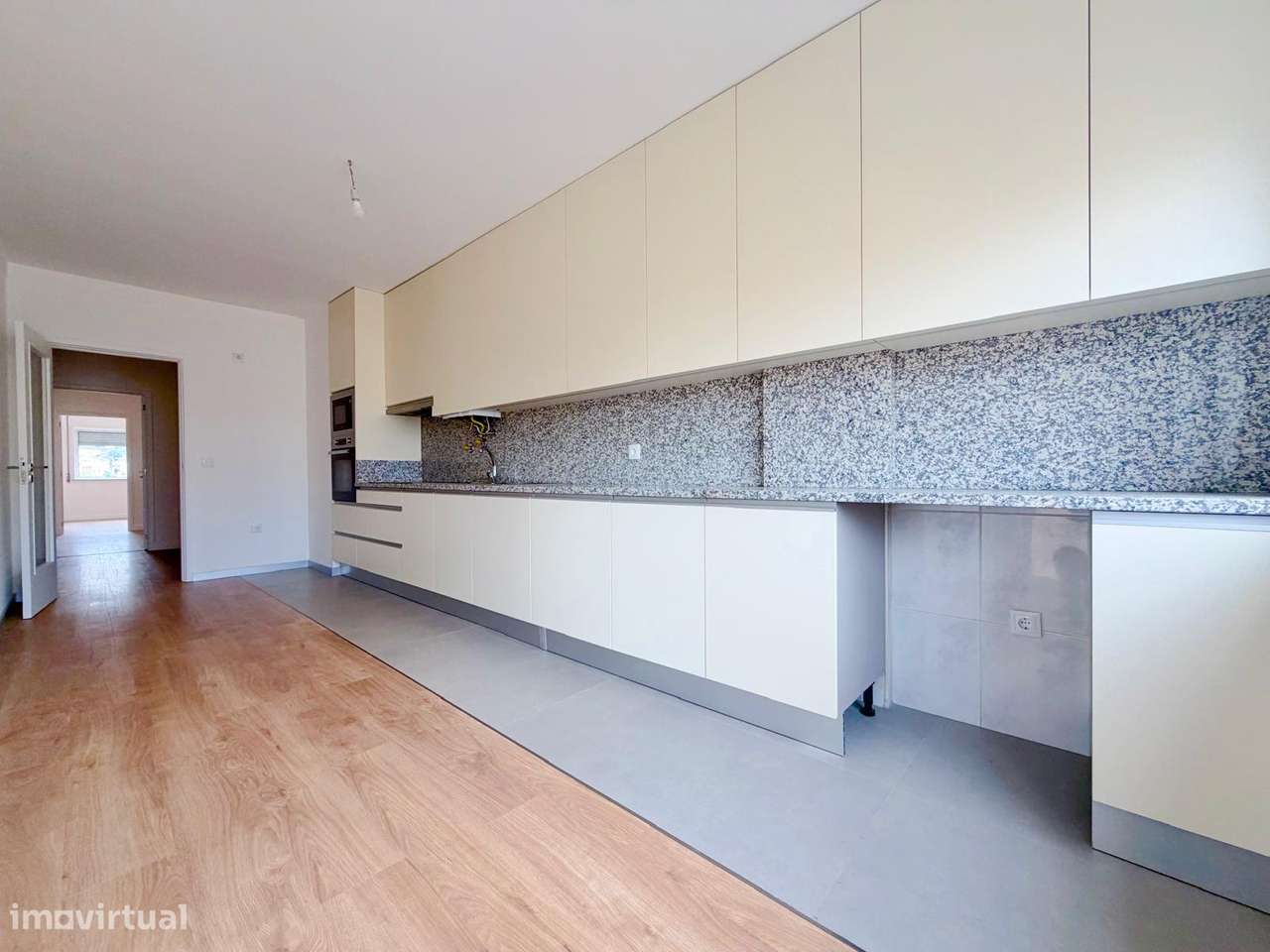Apartamento T3 com elevador e garagem em Lamaçães-1