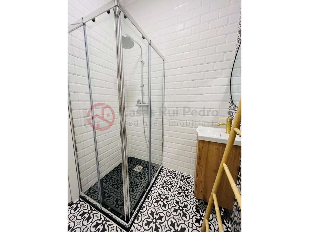 Moradia de 3 pisos com elevado potencial na Costa da Caparica apena...-42