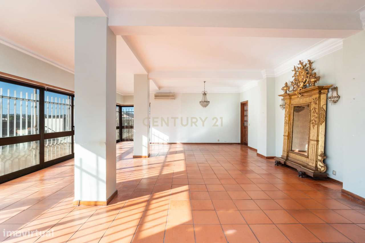 T6 com terraço de 150 m² em Celas-9
