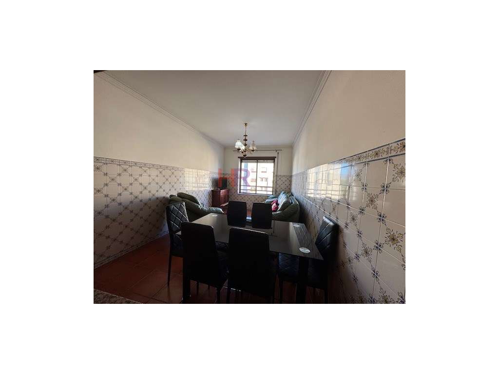 Vende-se T2 com garagem completamente mobilado e equipado.-9