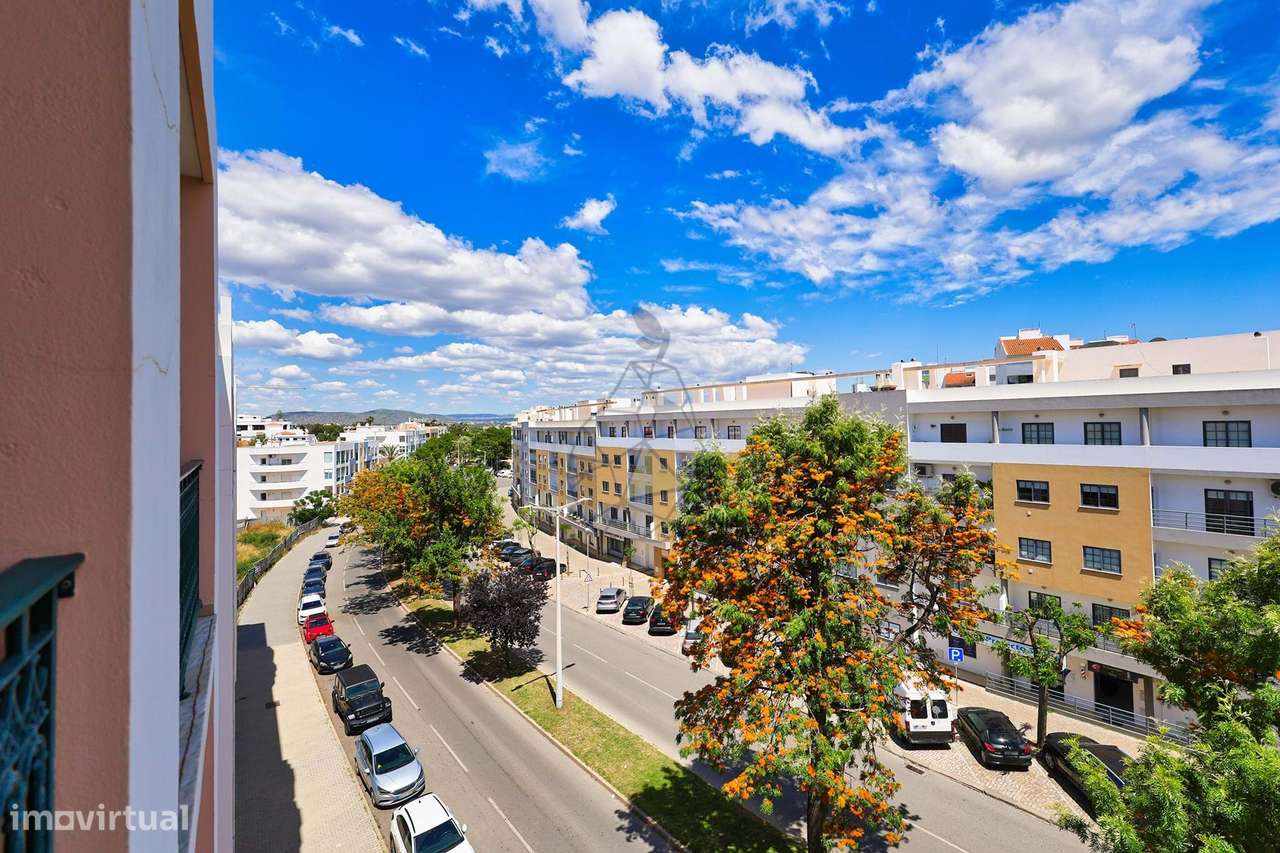 Apartamento T1+3 com Vista Mar do terraço em Quarteira-22