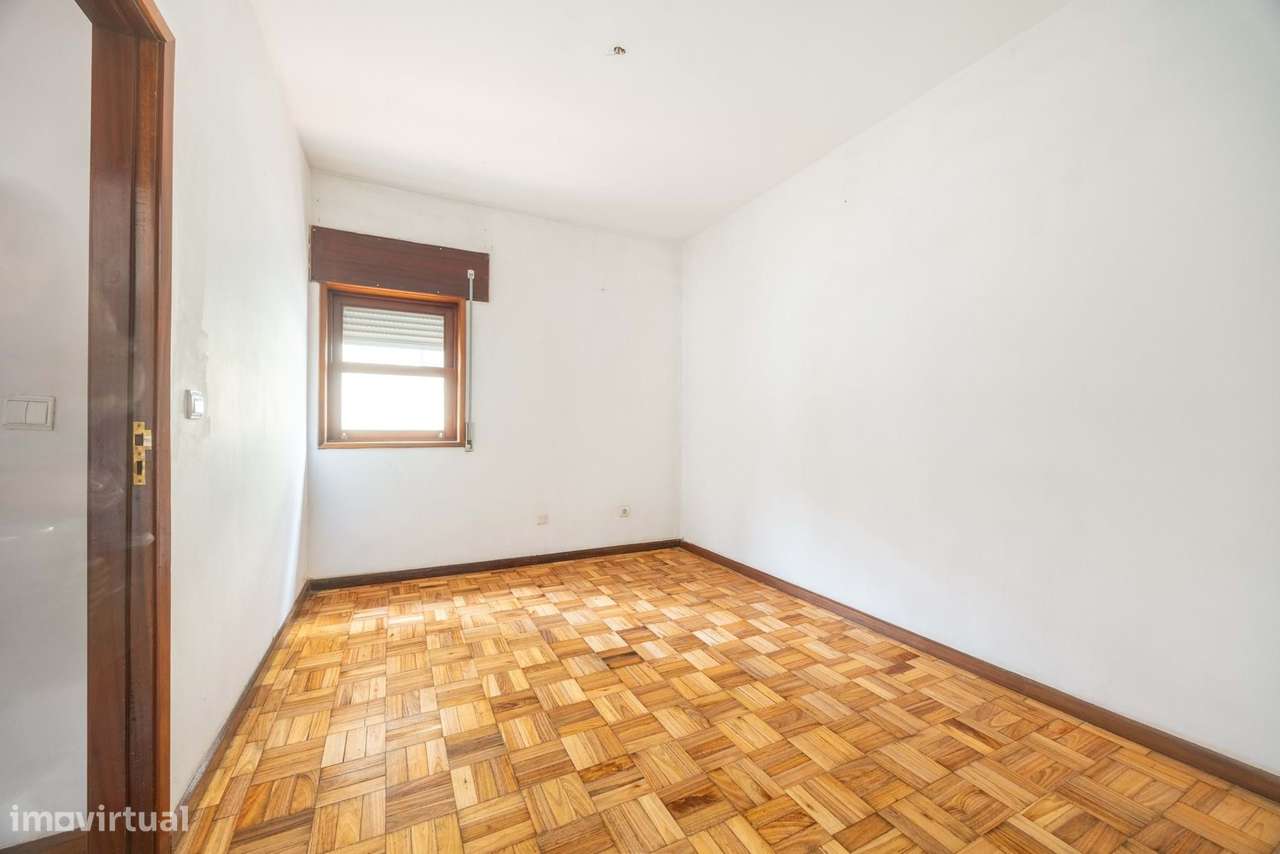 Andar Moradia T2 | Renovado | Terraço | 3 Frentes | Garagem-6