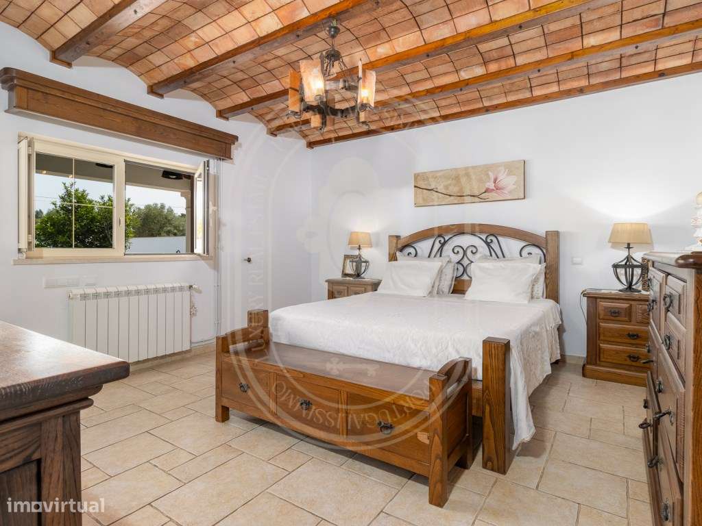 Moradia de Luxo T4+2, Remodelada, Mobilada, Piscina, Salão de Jogos...-29