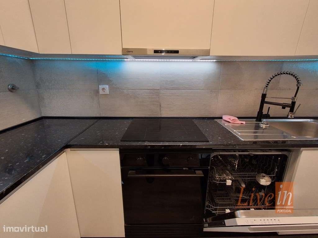Apartamento T2 Totalmente Remodelado em Monte Abraão Em Frente à Es... - Grande imagem: 4/32