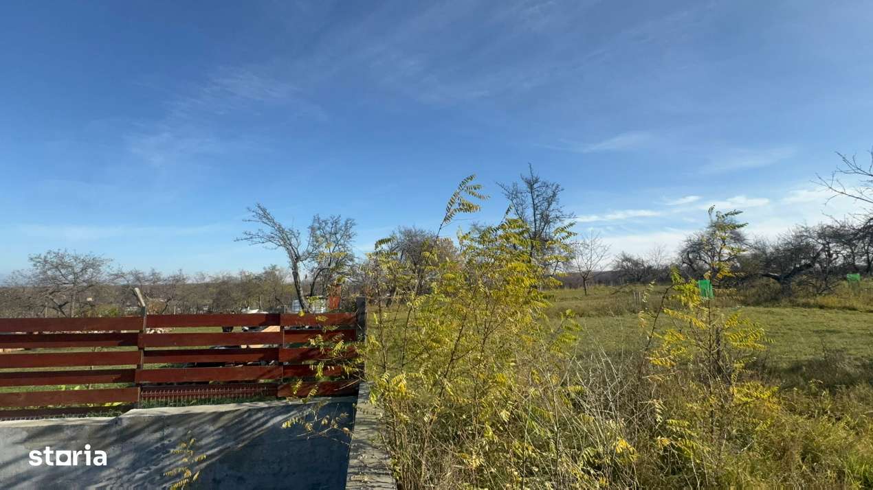 Vanzare  1400mp teren imprejmuit 2 loturi pt casa Adancata - sub padur-11