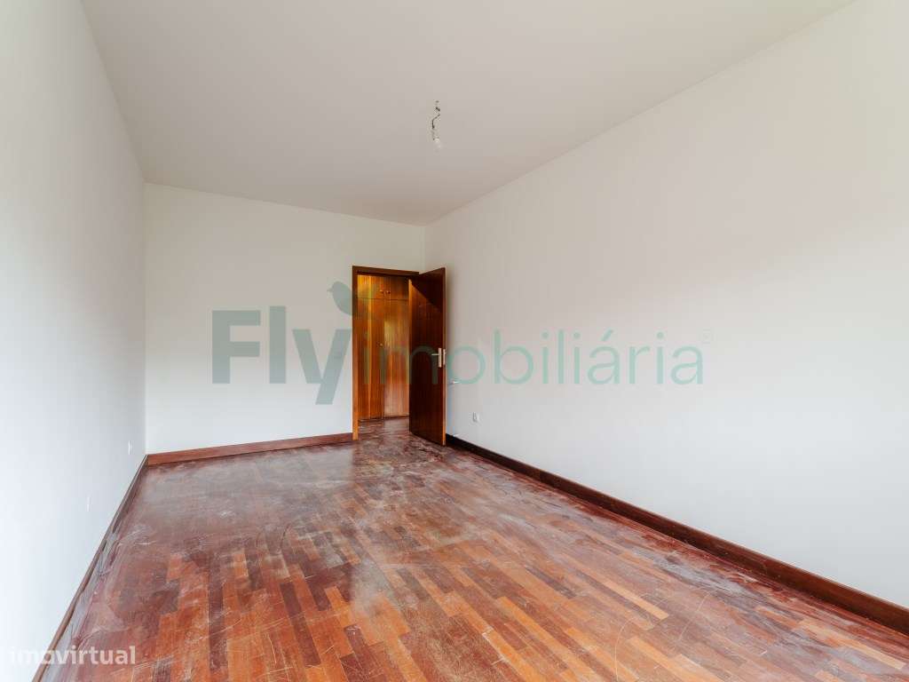 Excelente Apartamento T4 com Suite e Lugar de Garagem para 2 Carros-35