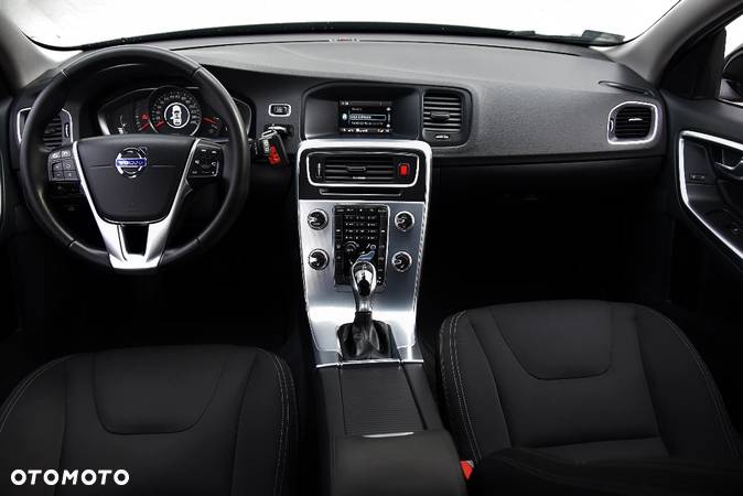 Volvo V60 D3 Drive-E Momentum - 17