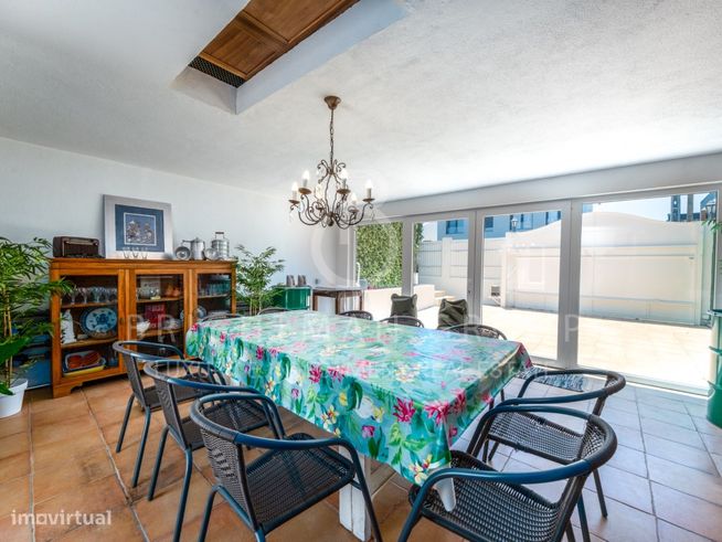 Moradia T4 + 1 com jardim e piscina, em Bicesse, Cascais-47