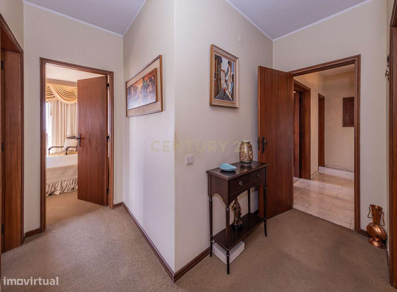 Venda/Cessão de Quinhão Hereditário composto por Apartamento T3 com Vi-12
