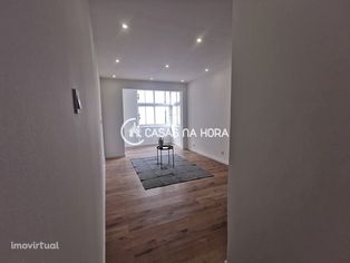 APARTAMENTO T0 - TODO REMODELADO - Próximo ao Metro e CP da Rebolei...