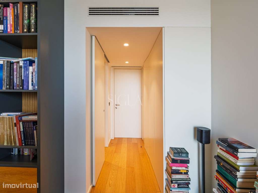 Penthouse T3 com piscina no terraço - Primeira linha de Mar-27