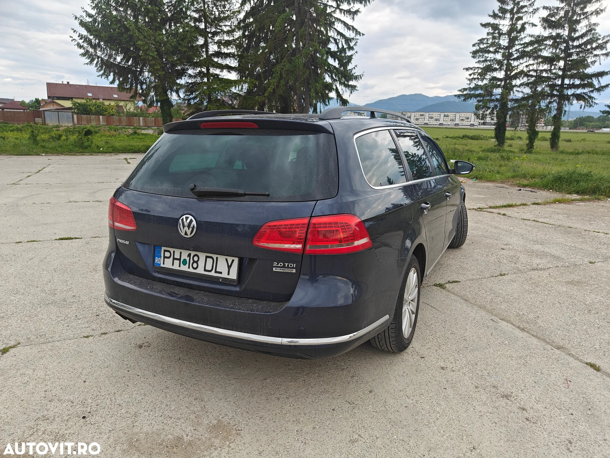 Volkswagen Passat Variant 2.0 TDI BlueMotion Technology DSG Trendline - 4