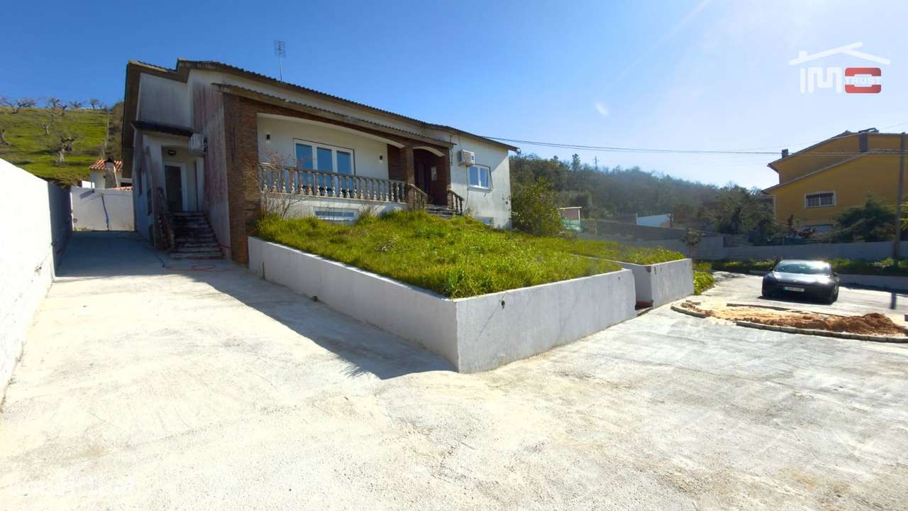 Moradia Isolada T3 Renovada c/ Garagem, Suite, Coz. Equipada, Água ... - Grande imagem: 5/33