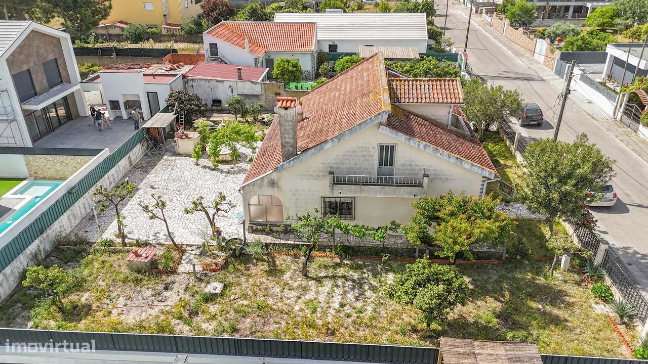 Moradia Isolada T3 com terreno de 726m² em Redondos – Espaço, Privacid-31