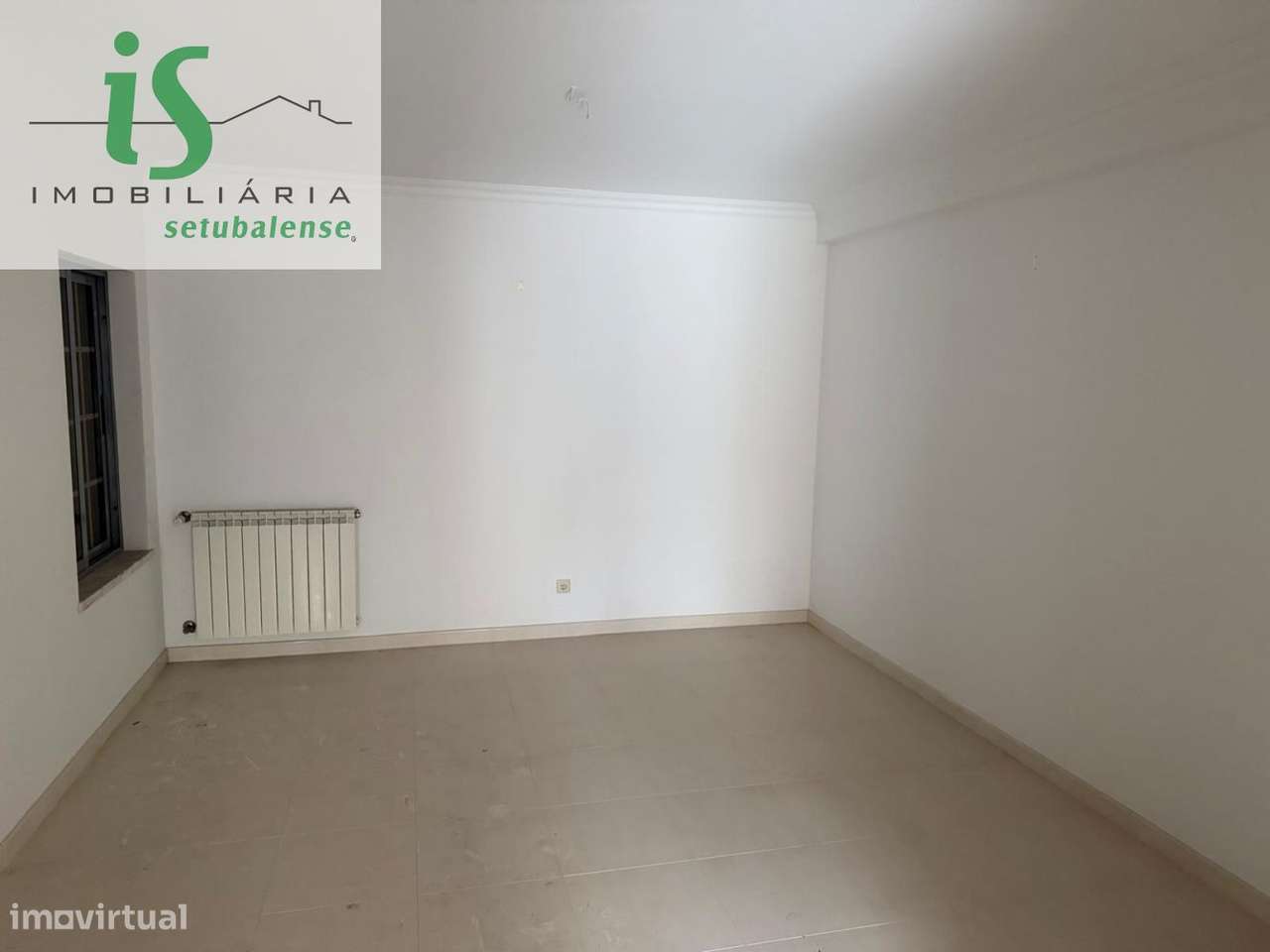 MORADIA T4 NA SOBREDA COM GARAGEM ISOLADA E TERRENO EM GAVETO.-17