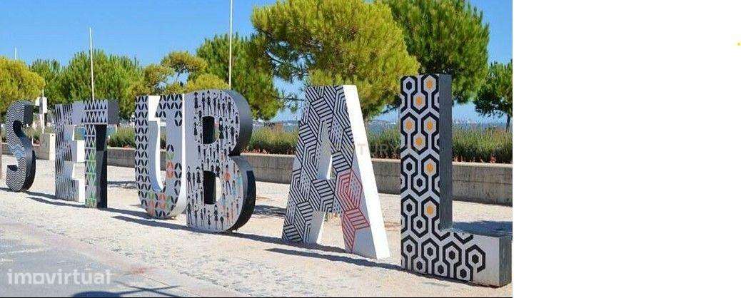 Moradia T4 Independente com garagem e jardim e Sótão em Setúbal-52