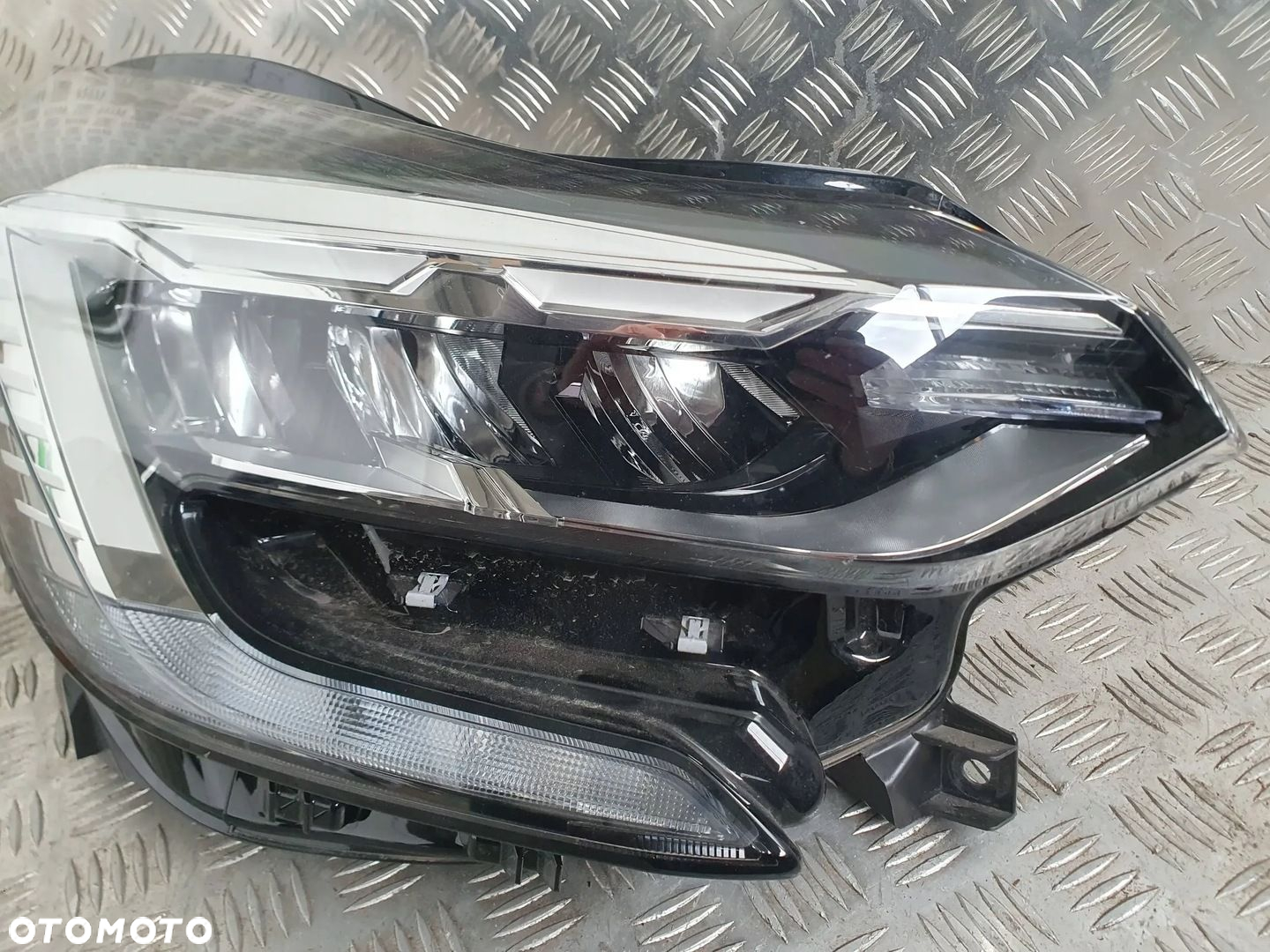 Renault Captur II 2020-2024 lampa przód przednia full led pure vision prawa - 2