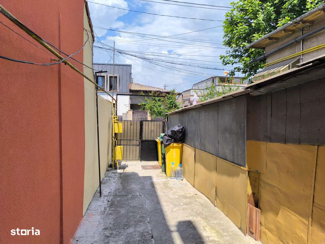 CENTRU - Casa solida cu etaj ,la pret de apartament !
