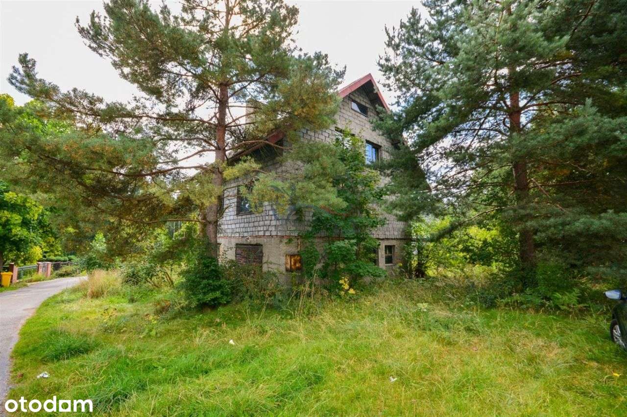 Trzykondygnacyjny Dom z Ogrodem - Do generalki-3