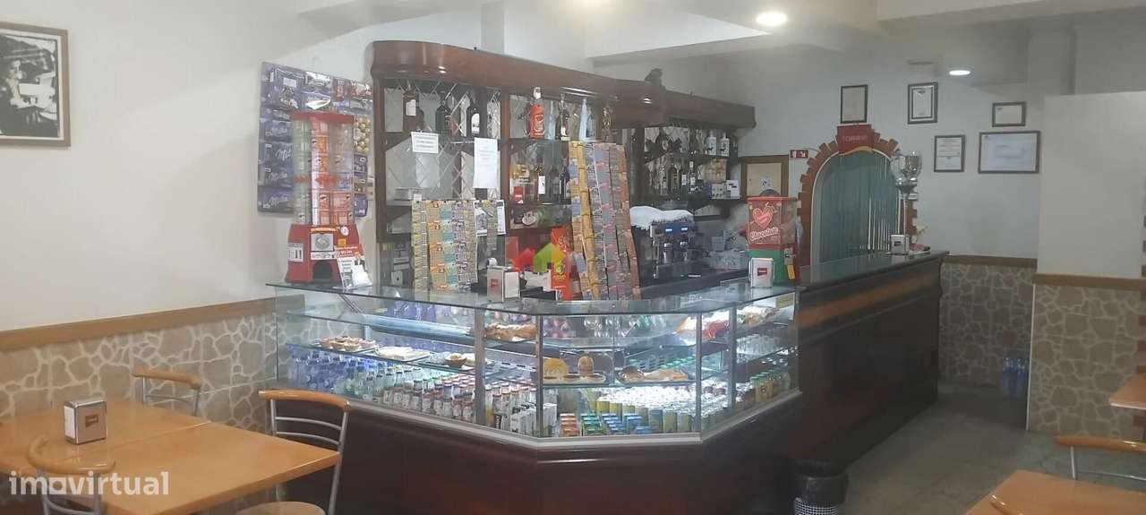 Trespasse Pastelaria/Comércio junto ao tribunal, no centro da Moita - Grande imagem: 4/15