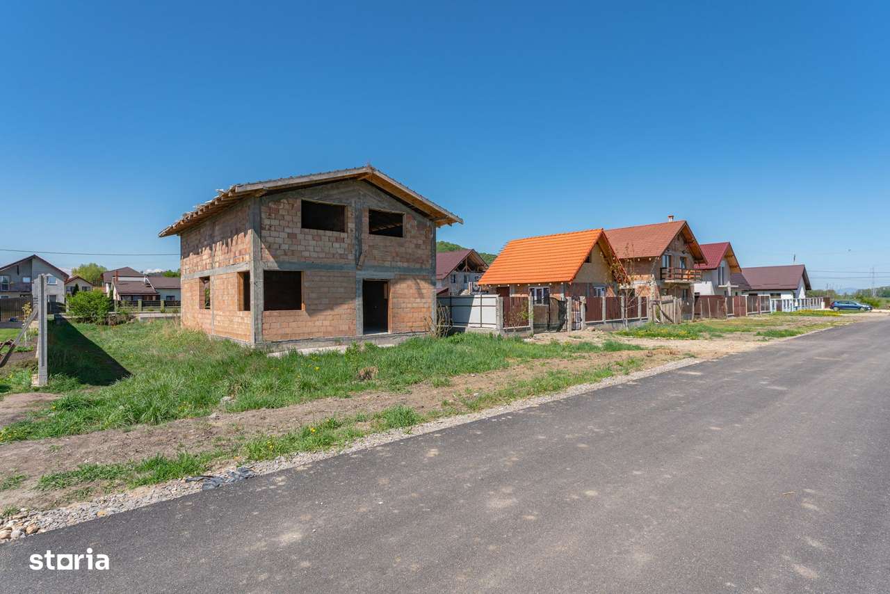 Oportunitate Casă la Roșu în Harman – Ideală pentru Personalizare - Imagine principală: 3/14