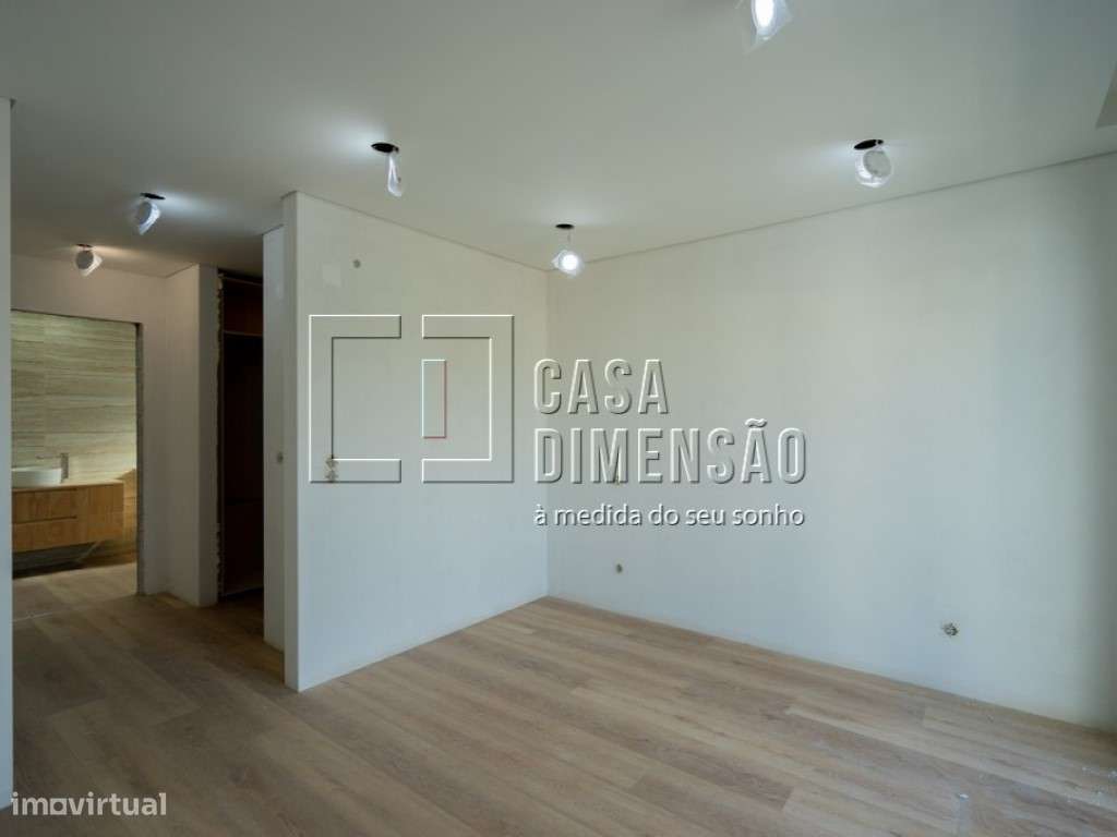 Moradia isolada de tipologia T4 localizada na zona da Charneca da C...-42