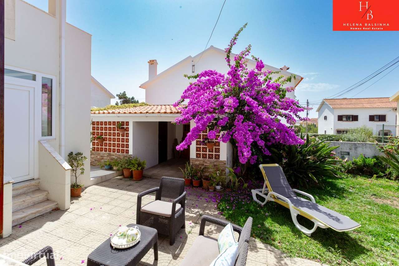 Bonita moradia V6, situada nos Casais de São Lourenço, junto à pra-27