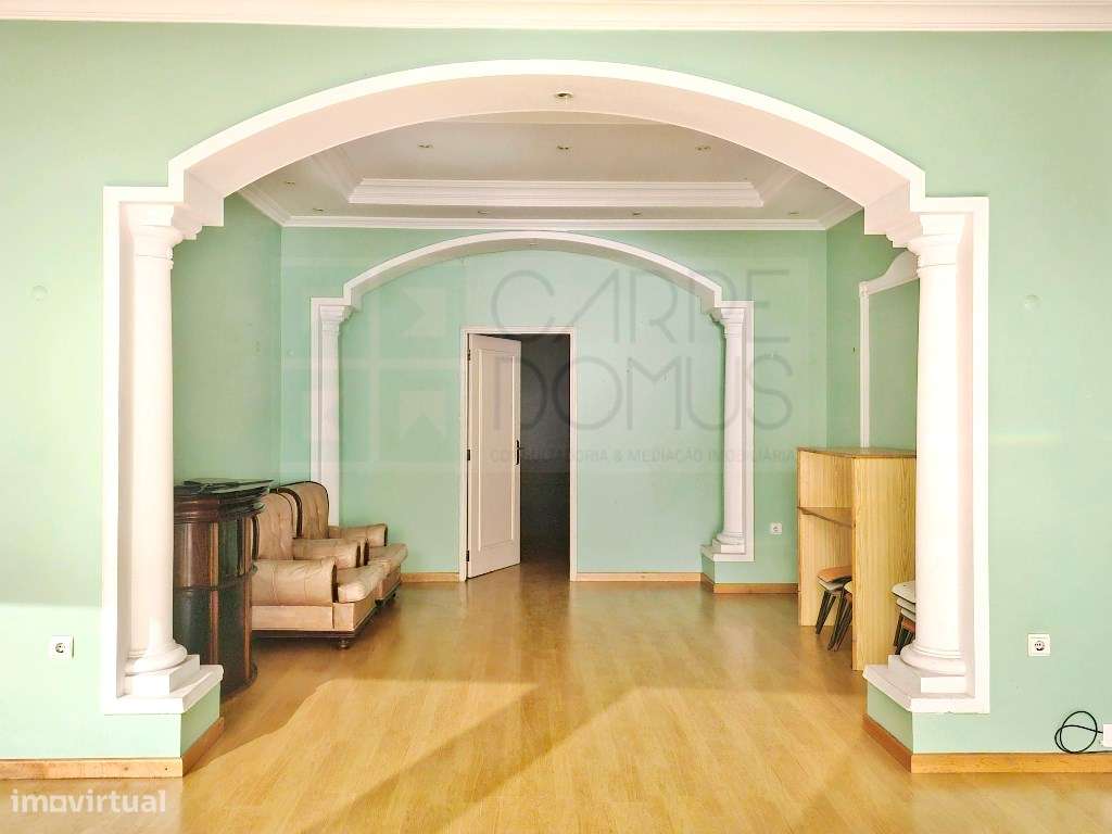 Espaçosa loja com logradouro no centro de Faro - Grande imagem: 2/21