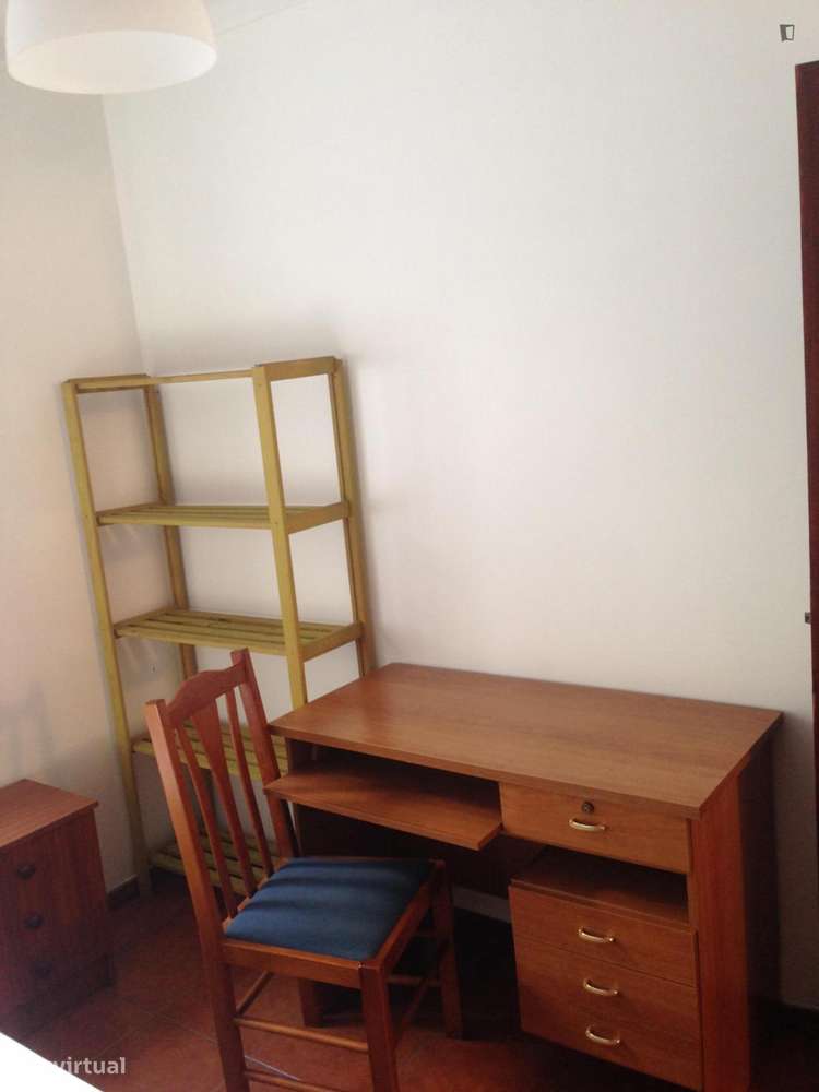 Quarto - localizado em Montarroio Coimbra - Grande imagem: 3/10