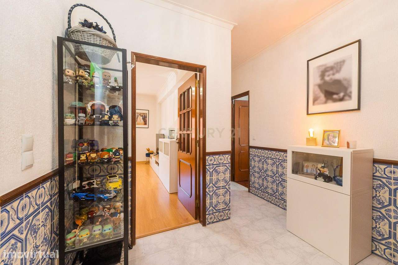 Apartamento T2 em bom estado, parcialmente remodelado-14