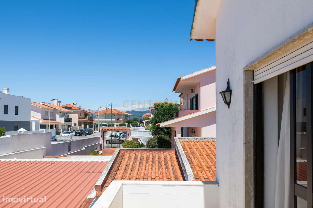 Moradia T4 com Anexo T2 Independente | 400 m² de Construção | Lote de-36