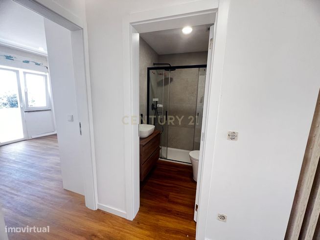 T2 com 90m² | Totalmente Remodelado com Acabamentos de Luxo – Sacavém-11