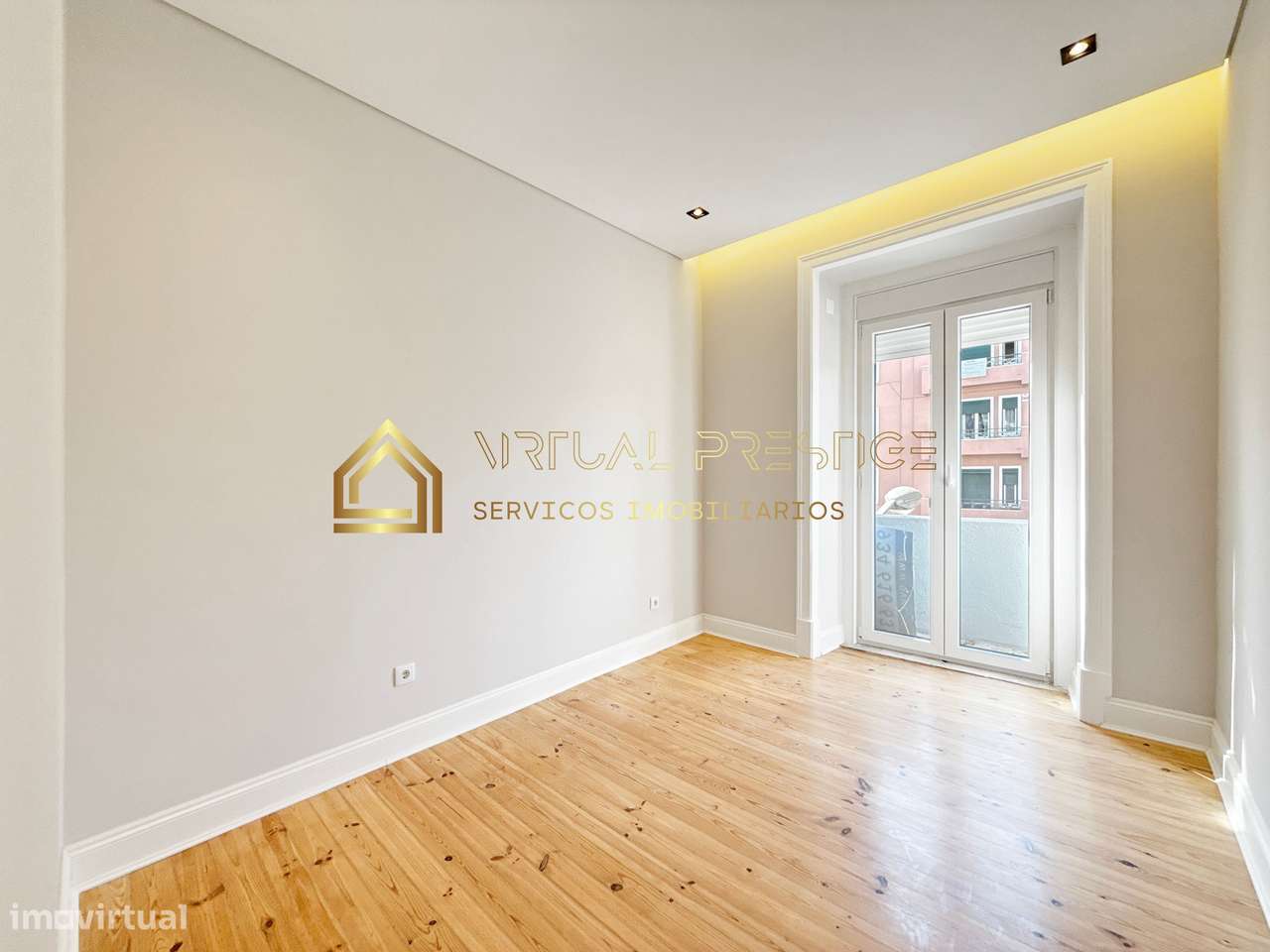 T3 Renovado com 2 Suites e Elevador na Almirante Reis-18