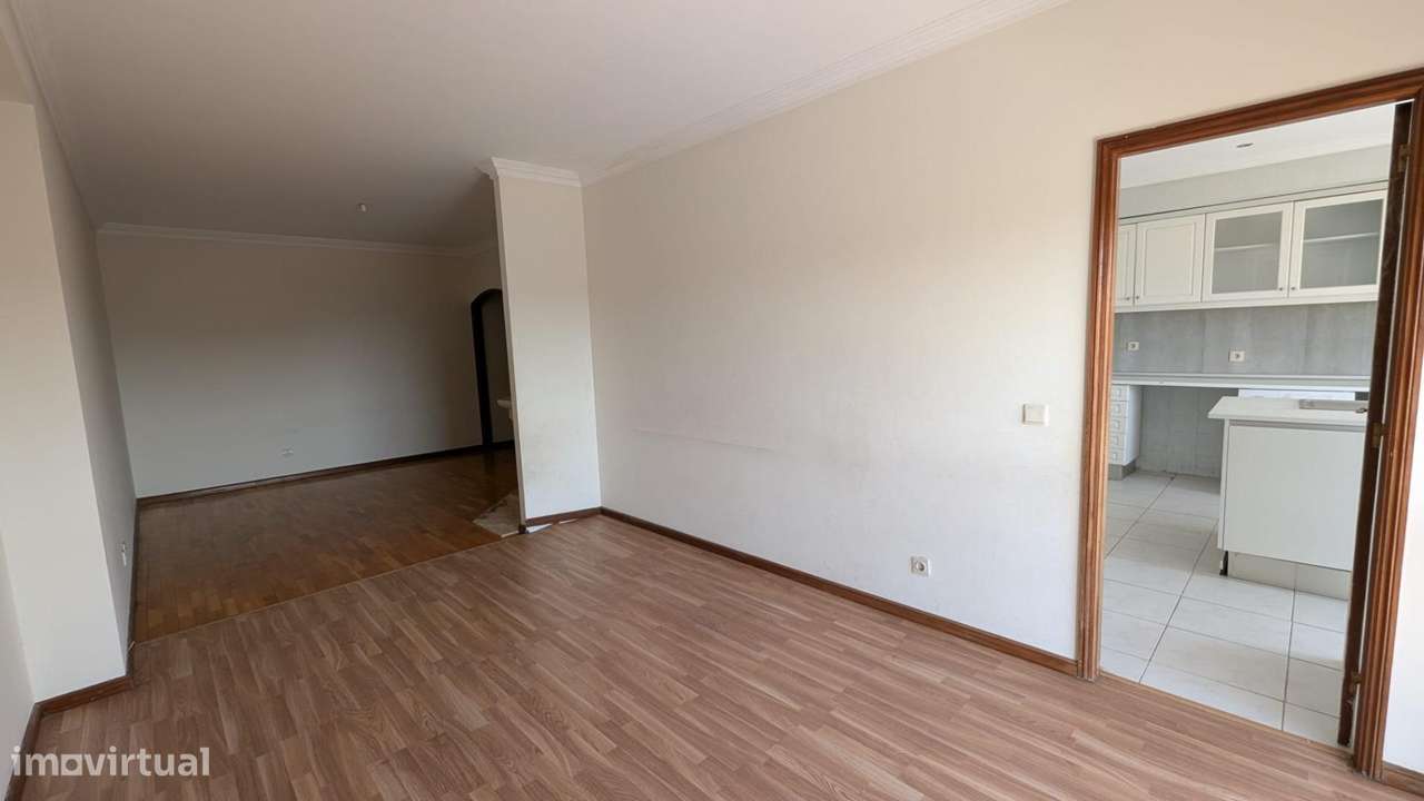 Excelente Apartamento T2 à venda na Maia-11